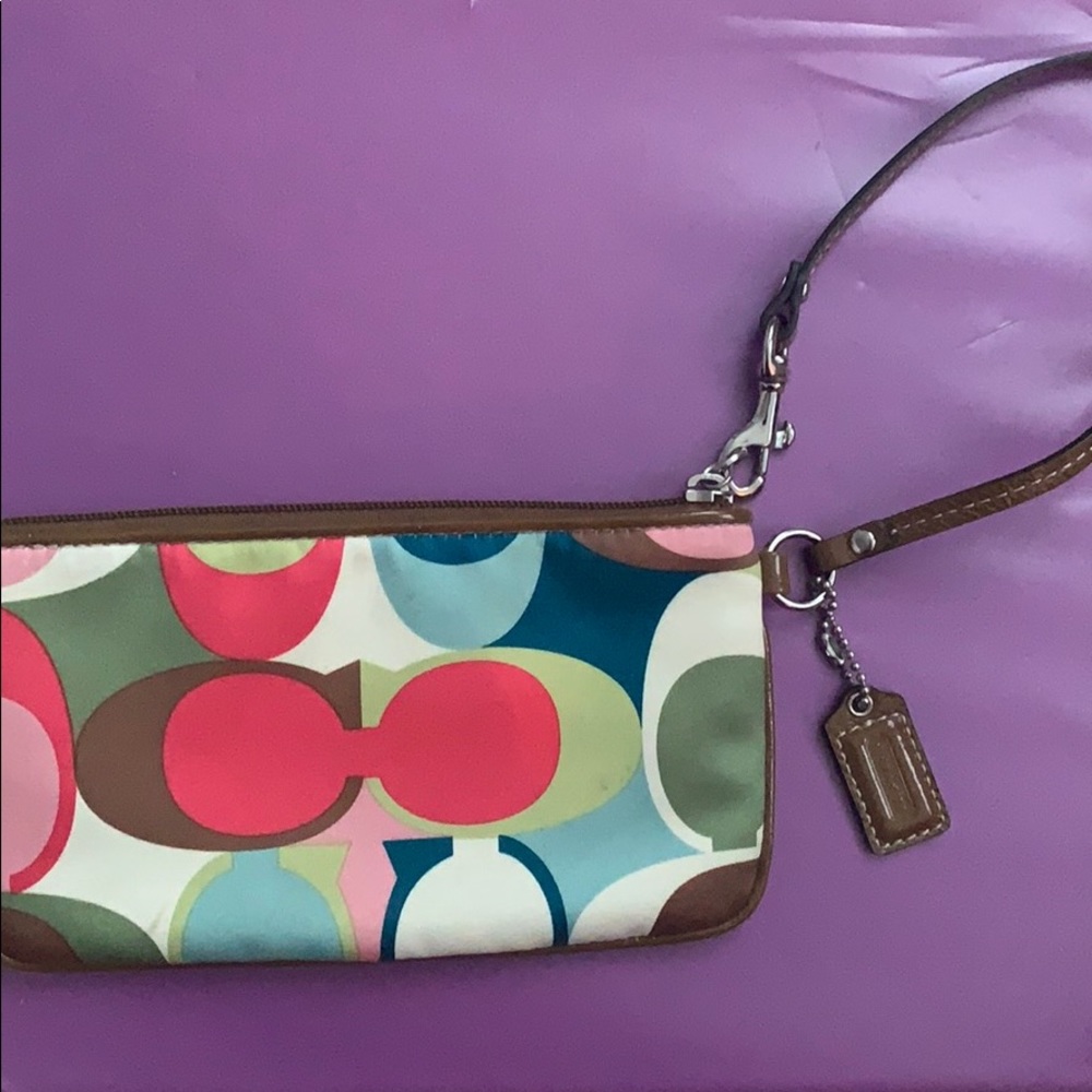 Coach wristlet. Multicolor.